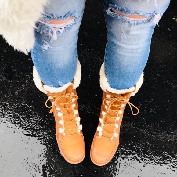 Cozy Lace Up Faux Fur Ski Boots - Picture 2 of 5